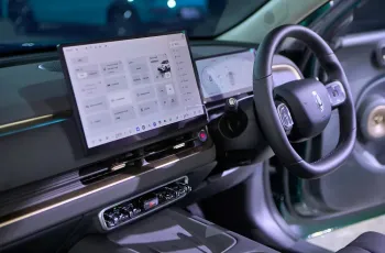 23-ora-5-global-debut-7-3507