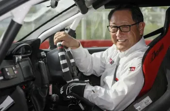 Akio Toyoda ยอมรับรู้สึกโดดเดี่ยวในการปกป้องรถเครื่องยนต์สันดาป ท่ามกลางกระแสรถ EV ที่เติบโตทั่วโลก