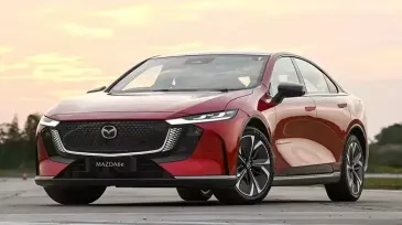 Mazda 6e ล็อตแรกถึงไทยแล้ว! ซีดานไฟฟ้า 100% รุ่นแรกจาก Mazda เตรียมส่งมอบลูกค้า 500 คัน เร็ว ๆ นี้