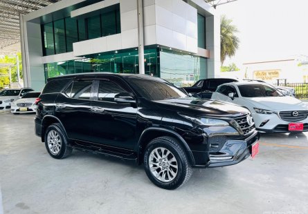 TOYOTA FORTUNER 2.4 V ปี 2021 รถสวย สภาพป้ายแดง มือแรกออกห้าง ไมล์น้อย 3 หมื่นโล รับประกันตัวถังสวย