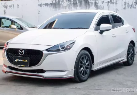 2020 Mazda 2 1.3 High Connect Sedan รถสวยสภาพพร้อมใช้งาน สีขาวยอดฮิตสวยมาก ชุดแต่งสเกิร์ตรอบคัน 
