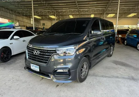 Hyundai H-1 2.5D ELITE ปี 2020 สีเทา