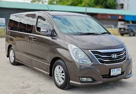 HYUNDAI H1 deluxe ปี2014 ประตูไฟฟ้า ไมล์น้อย เจ้าของดีแลดี ภายในใหม่ สวย สะอาด รถสวยเหมือนเดิมครับ