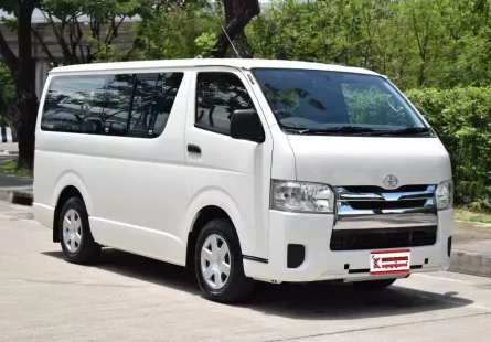 รถตู้เตี้ย Toyota Hiace 3.0 D4D MT รถใช้งานในครอบครัวเบาะวีไอพี 3 แถว