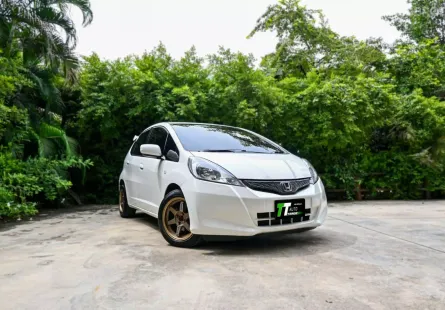 2012 Honda JAZZ 1.5 V  สวย ๆ ผ่อนเบา เครื่องยนต์แน่น ทดลองขับได้ที่ร้านค่ะ