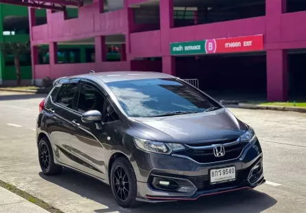 Honda JAZZ 1.5 V+ i-VTEC รถเก๋ง 5 ประตู 