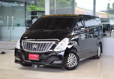 Hyundai H-1 2.5 Deluxe ปี 2017 รถบ้านมือเดียว ใช้น้อยมากเข้าศูนย์ตลอด สวยเดิมทั้งคันรับประกัน ฟรีดาว