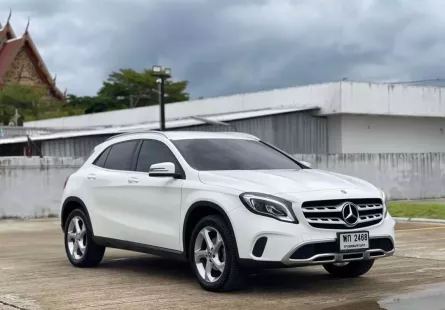 2020 Mercedes-Benz GLA200 1.6 Urban suv  รถบ้านแท้ ไมล์น้อย มือเดียวป้ายแดง 