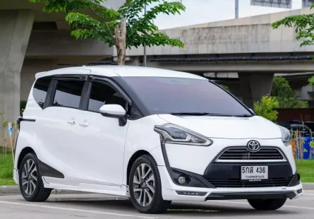 Toyota Sienta 1.5 V mpv ออกรถ 0 บาท