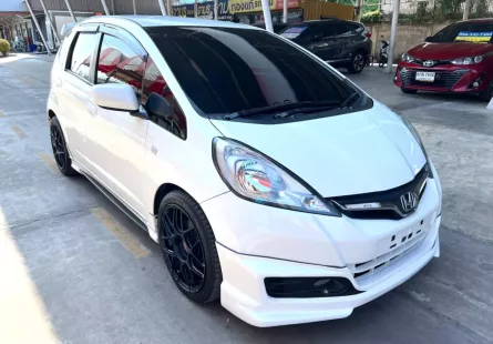 2012 Honda JAZZ 1.5 V i-VTEC รถเก๋ง 5 ประตู ออกรถ 0 บาท