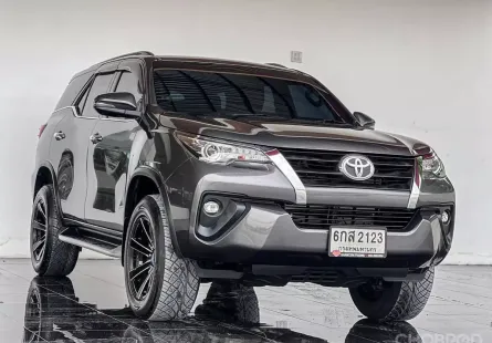 2018 Toyota Fortuner 2.4 V SUV รถสวย