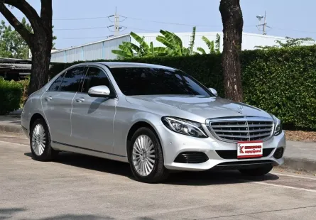 Benz C300 2.1 W205 Blue TEC HYBRID Exclusive 2015 รถบ้านมือเดียวใช้งานน้อยไมล์เพียง 4 หมื่นโล