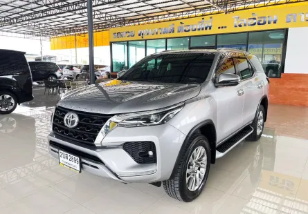  2022 Toyota Fortuner 2.4 V SUV AT - 4WD ออกรถใช้เงิน 0 บาท