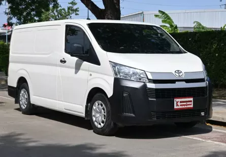 Toyota Hiace 2.8 ECO รถตู้บรรทุกของโฉมใหม่ ใช้งวางของได้เยอะ ยกขึ้น-ลงสะดวก 