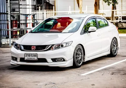 2013 Honda CIVIC 2.0 EL i-VTEC รถเก๋ง 4 ประตู 