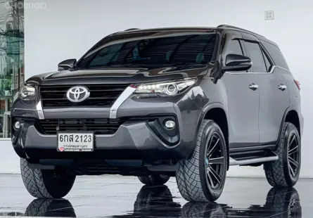 2017 Toyota Fortuner 2.4 V SUV ฟรีดาวน์