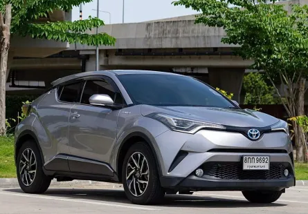 2018 Toyota C-HR 1.8 HV Mid SUV รถสวย