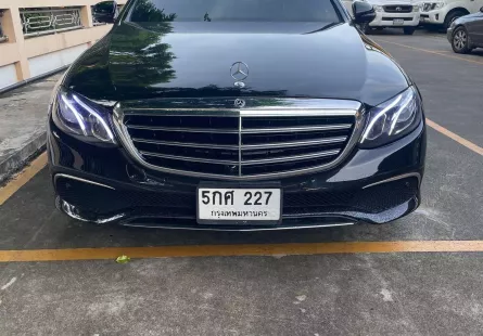 2016 ดีเซล BENZ E220d W213 รถเจ้าของเดียว รถสวยกล้องรอบคัน เข้าเปลี่ยนถ่ายน้ำมันเครื่องที่ศูนย์ BENZ