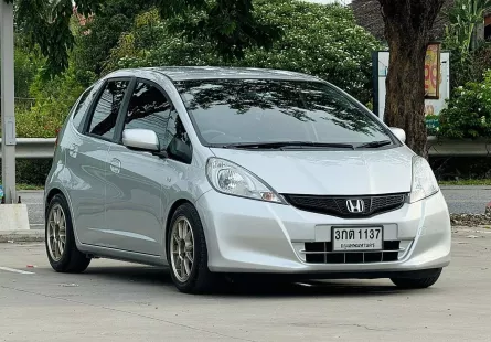 2014 Honda JAZZ 1.5 V i-VTEC รถเก๋ง 5 ประตู ออกรถ 0 บาท