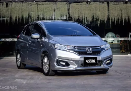 2017 Honda JAZZ 1.5 V i-VTEC รถเก๋ง 5 ประตู 