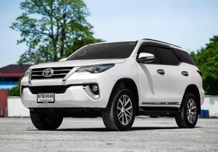 New !! TOYOTA FORTUNER 2.8V 2WD ปี 2017 รถมือเดียวป้ายแดง สภาพสวยมากๆ