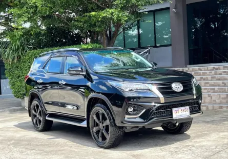 2019 TOYOTA FORTUNER TRD 4WD รถมือเดียวออกป้ายแดง รถวิ่งน้อย เข้าศูนย์ทุกระยะ ไม่เคยมีอุบัติเหตุครับ