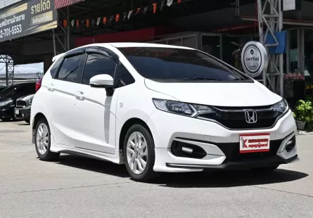 Honda Jazz 1.5 V+ i-VTEC 2022 รถบ้านมือเดียวใช้งานน้อยไมล์เพียง 1 หมื่นกว่าโลตัวท๊อปสุดชุดแต่งรอบคัน