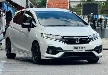 2018 Honda JAZZ 1.5 RS i-VTEC รถเก๋ง 5 ประตู ออกรถง่าย