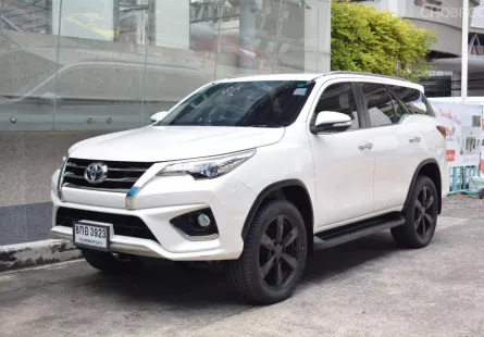 2016 TOYOTA FORTUNER 2.8 TRD SPORTIVO 2WD ไมล์น้อย มีประกัน 1 หน้าหลังเดิมหมด เจ้าของดูแลรักษารถสุดๆ