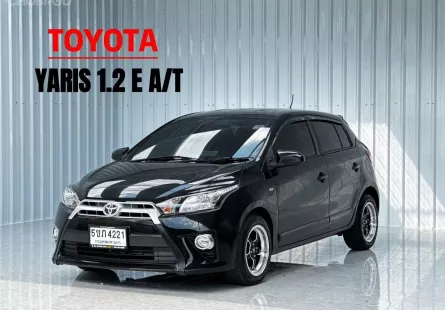 ออกรถฟรีดาวน์  Toyota YARIS 1.2 E รถเก๋ง 5 ประตู 