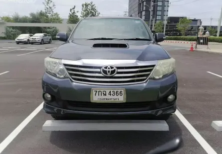 2014 Toyota Fortuner 2.5 V SUV รถบ้าน ขายเงินสด