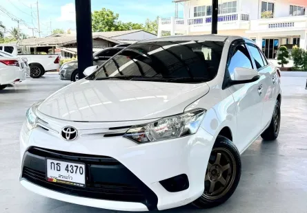 2015 Toyota VIOS 1.5 E รถเก๋ง 4 ประตู 