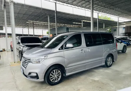 HYUNDAI H1 2.5 DELUXE 2019 รถสวย มือแรกออกห้าง ไมล์น้อย 8 หมื่นโล TOP สุด ประตูไฟฟ้า รับประกันตัวถัง