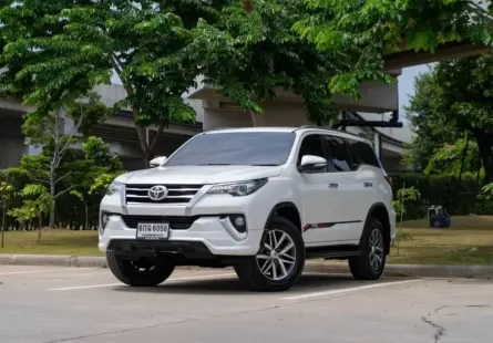 ขายรถ TOYOTA FORTUNER 2.4 V 2WD ปี จด 2017