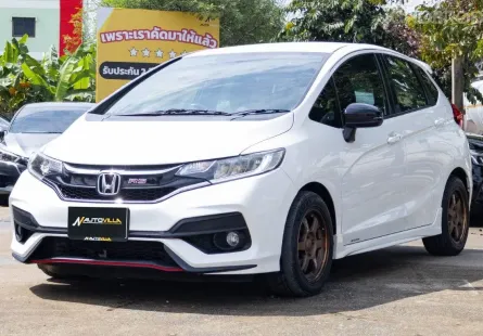 2017 Honda Jazz 1.5 RS คันนี้รถสวยสภาพเหมือนรถใหม่ ไม่แตกต่างป้ายแดง