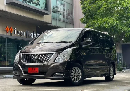 Hyundai H-1 2.5 Elite รถมือเดียว ประวัติศูนย์ สภาพสวย 