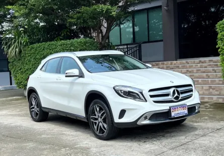 2017 BENZ GLA200 รถมือเดียวออกป้ายแดง 