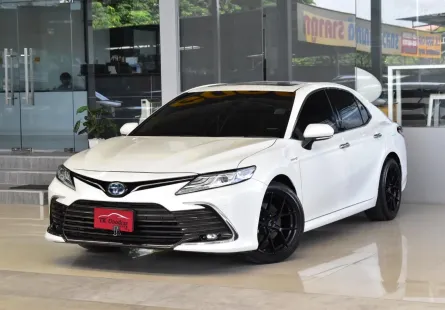 Toyota CAMRY 2.5 HEV Premium Luxury ปี 2022 สวยสภาพป้ายแดง ไมล์แท้4x,xxxโล รถบ้านมือเดียว ฟรีดาวน์