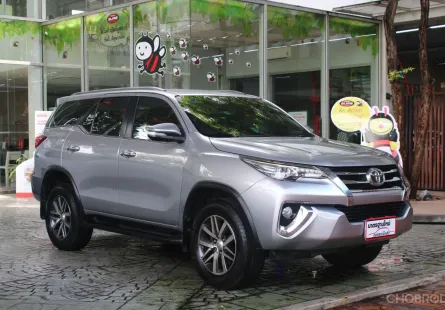 ขายรถ TOYOTA Fortuner 2.4 V AUTO เทา 2016