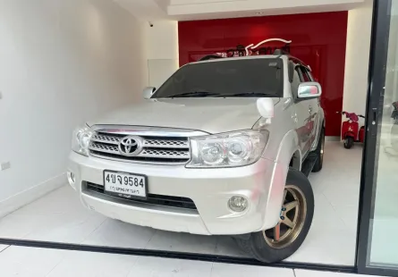 2010 Toyota Fortuner 2.7 V SUV 