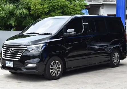 Hyundai H1 Elite 11 ที่นั่ง โฉมใหม่ สีดำ ปี2019 วิ่ง 60,243 กมเครื่องยนต์ ดีเซล ติดจอAndroi หน้าหลัง