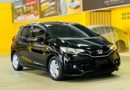 2016 Honda JAZZ 1.5 SV i-VTEC รถเก๋ง 5 ประตู 