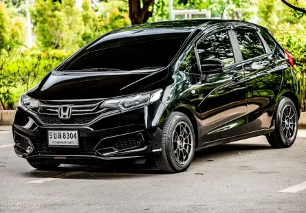 2018 Honda JAZZ 1.5 i-VTEC รถเก๋ง 5 ประตู 