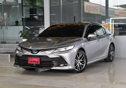 Toyota CAMRY 2.5 HEV Premium Luxury ปี 2022 สภาพป้ายแดง ไม่เคยทำสี 30,000 โล Warranty2027 ฟรีดาวน์