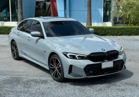 2023 BMW 330e 2.0 M Sport รถเก๋ง 4 ประตู รถสวย ไมล์น้อย มือเดียวป้ายแดง 