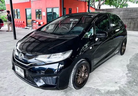 Honda Jazz GK 1.5 V เกียร์ออโต้ ปี 2015 ผ่อนเริ่มต้น 6,*** บาท