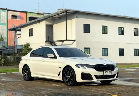 2022 BMW 530e 2.0 M Sport รถเก๋ง 4 ประตู ดาวน์ 0% รถบ้านมือเดียวป้ายแดง 