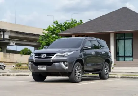 ขายรถ TOYOTA FORTUNER 2.4 V 2WD Navi ปี จด 2016