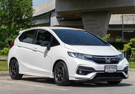 2018 Honda JAZZ 1.5 i-VTEC RS รถเก๋ง 5 ประตู ออกรถ 0 บาท