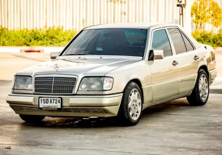 1995 Mercedes-Benz E220 2.2 รถเก๋ง 4 ประตู 